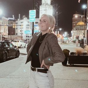 Meet your Posher, Abby